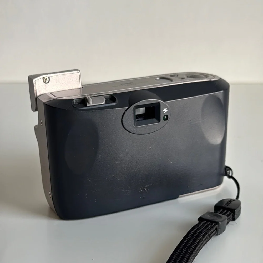 Kodak Silver Film Photography Camera with Compact Design and Integrated Flash - Picture 4 of 8